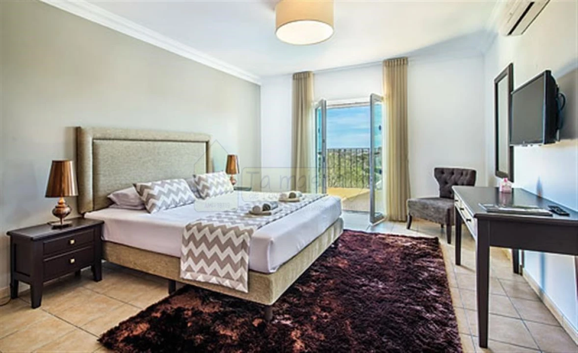 Moradia T4 para Venda em Quelfes Foto 15