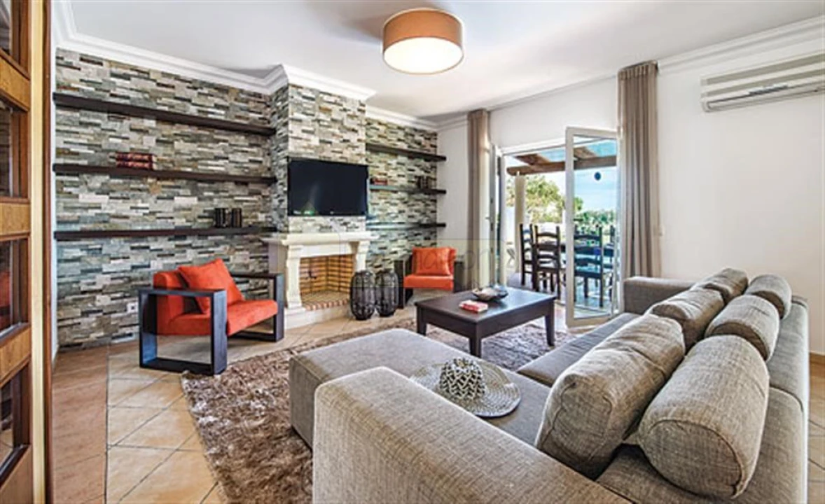 Moradia T4 para Venda em Quelfes Foto 21