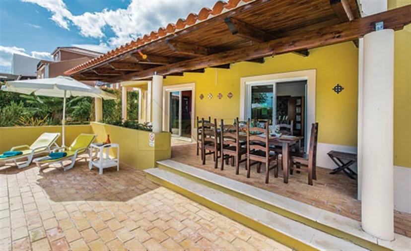 Moradia T4 para Venda em Quelfes Foto 2