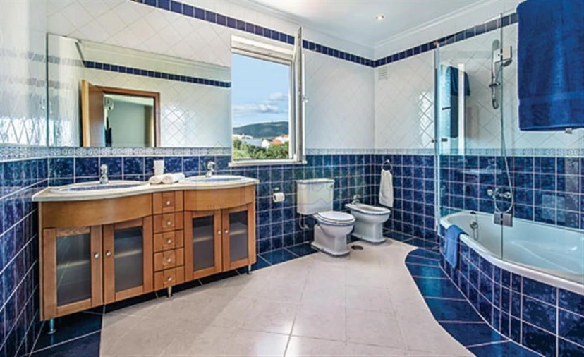 Moradia T4 para Venda em Quelfes Foto 10