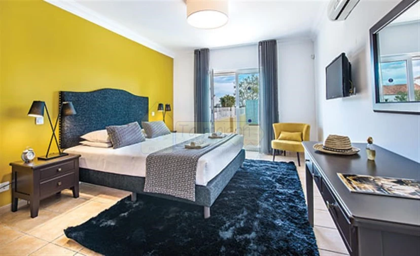 Moradia T4 para Venda em Quelfes Foto 14