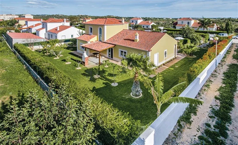 Moradia T4 para Venda em Quelfes Foto 23