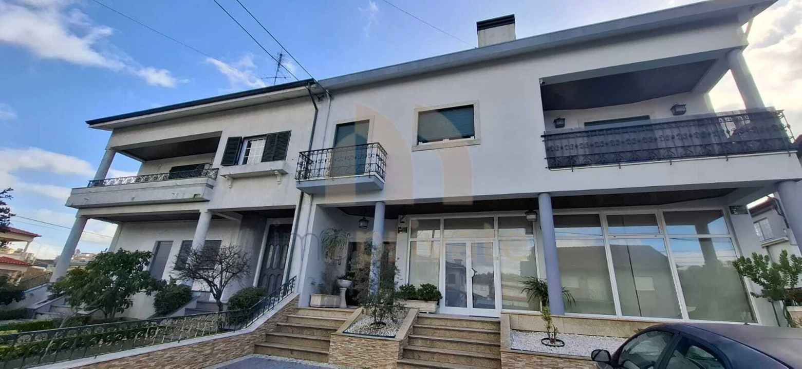 Prédio para Venda em Carvalhosa Foto 2