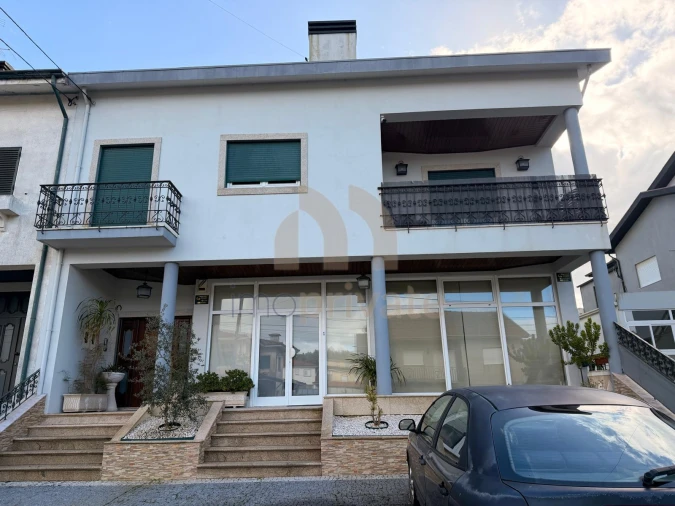 Prédio para Venda em Carvalhosa