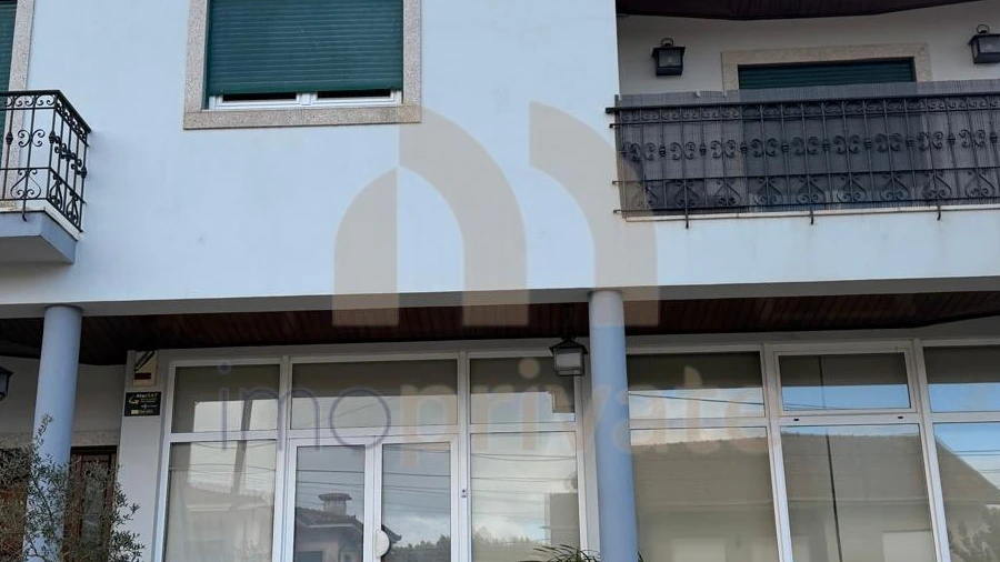 Prédio para Venda em Carvalhosa