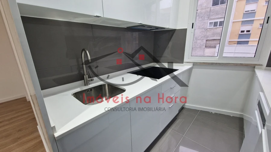Apartamento T3 para Venda em Queluz e Belas Foto 2