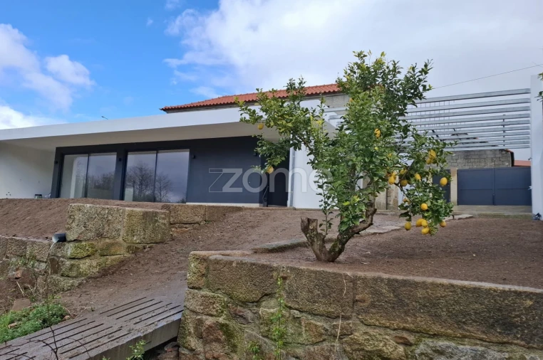 Moradia T3 para Venda em Ribeira Foto 1