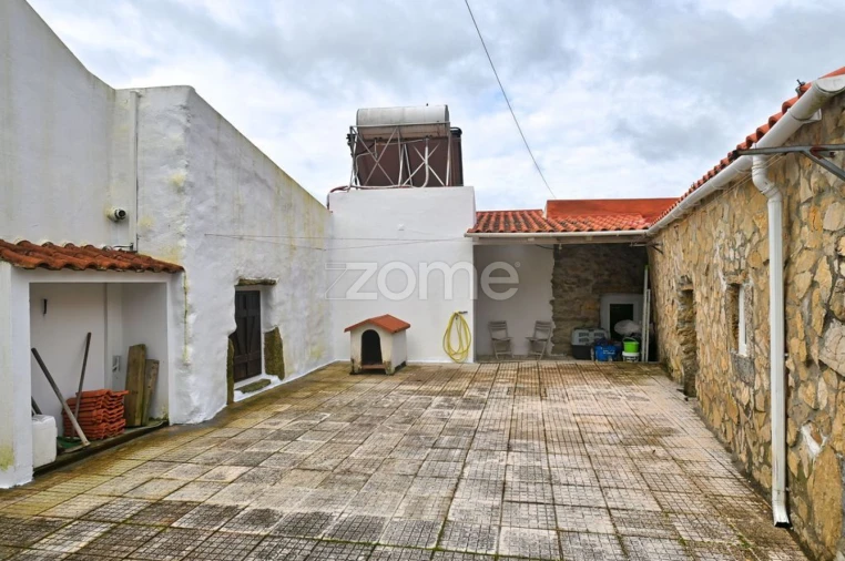 Moradia T3 para Venda em Igreja Nova e Cheleiros Foto 24