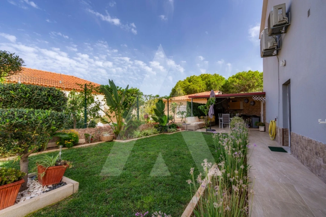 Moradia T4 para Venda em Quarteira Foto 45