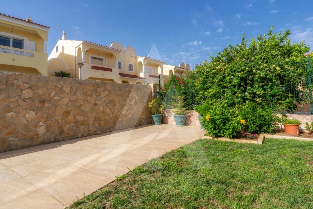 Moradia T4 para Venda em Quarteira Foto 46