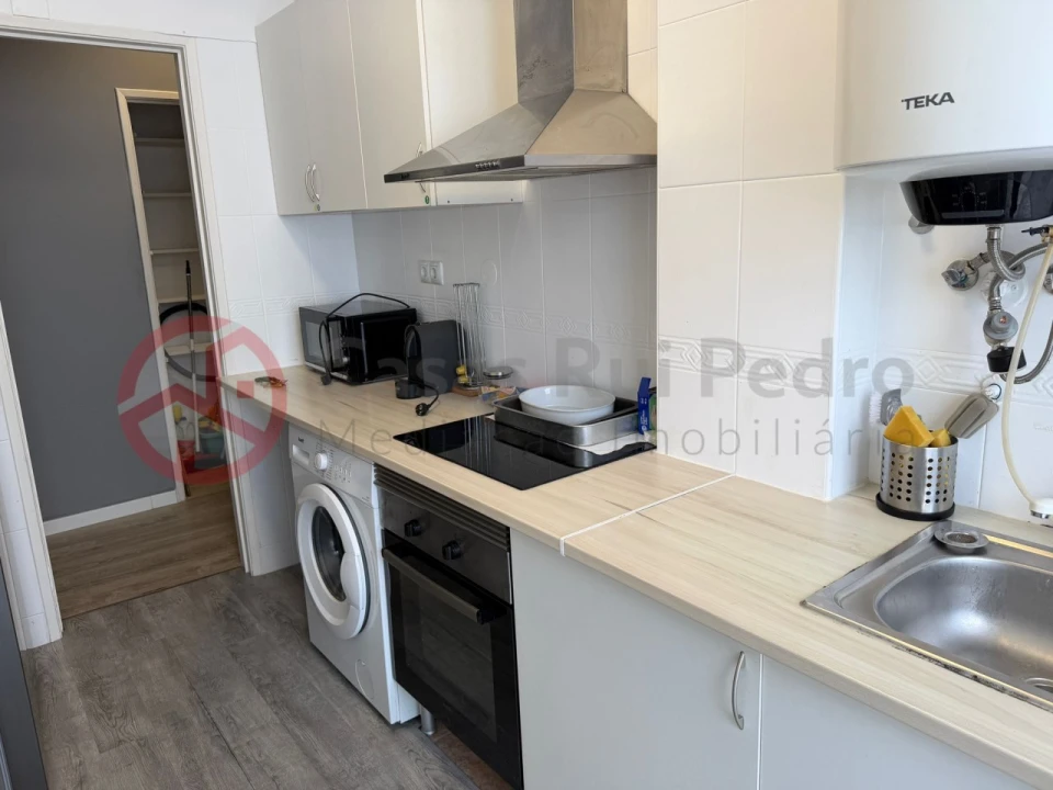 Apartamento T4 para Venda em Laranjeiro e Feijó Foto 3