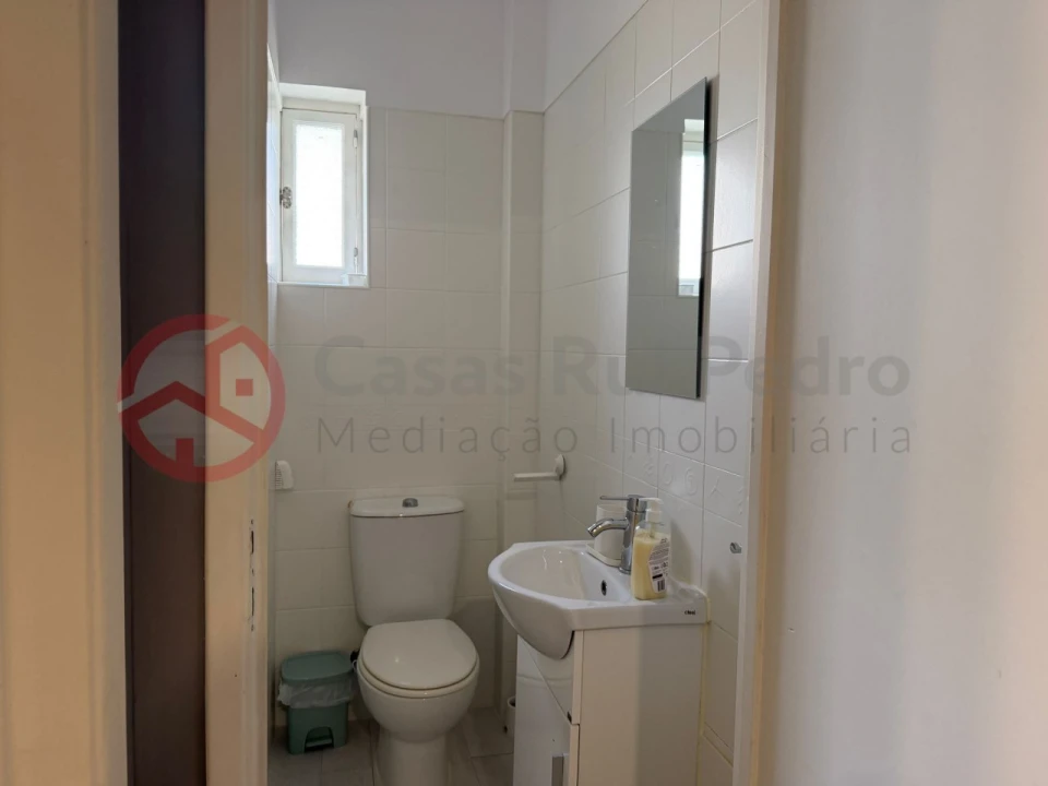 Apartamento T4 para Venda em Laranjeiro e Feijó Foto 22