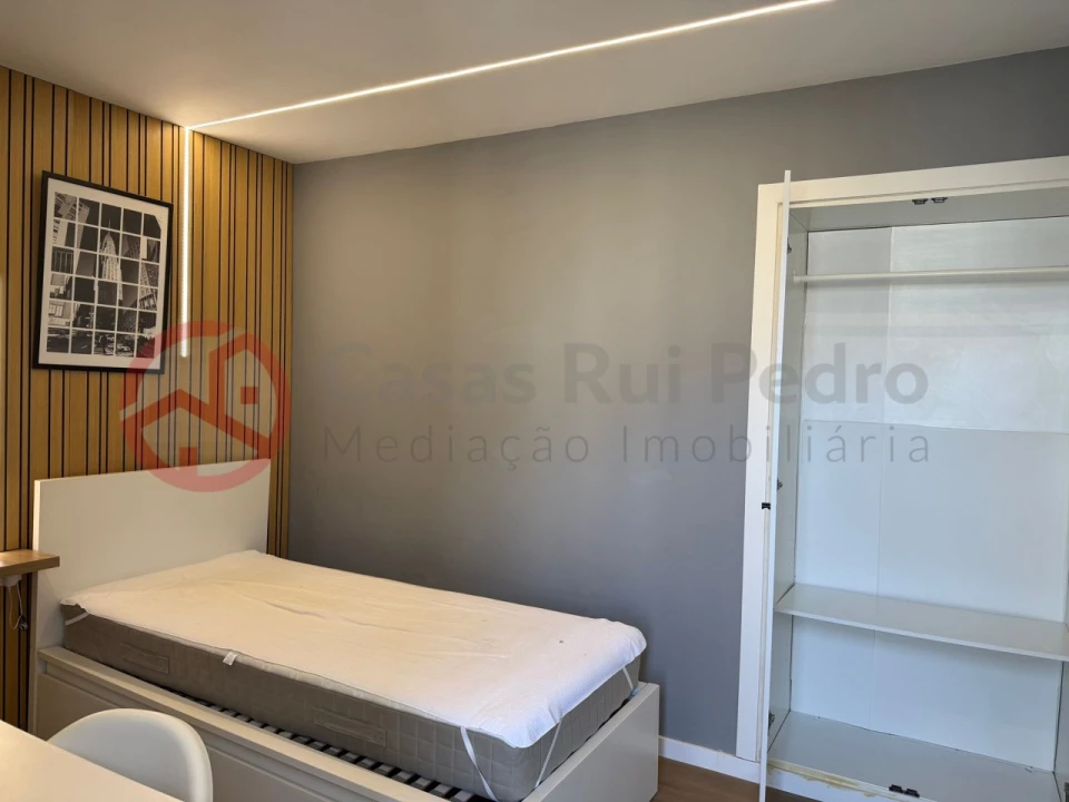 Apartamento T4 para Venda em Laranjeiro e Feijó Foto 23