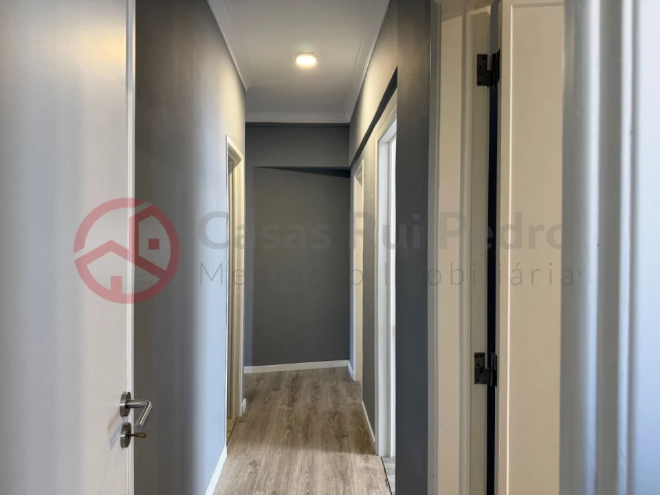 Apartamento T4 para Venda em Laranjeiro e Feijó Foto 28