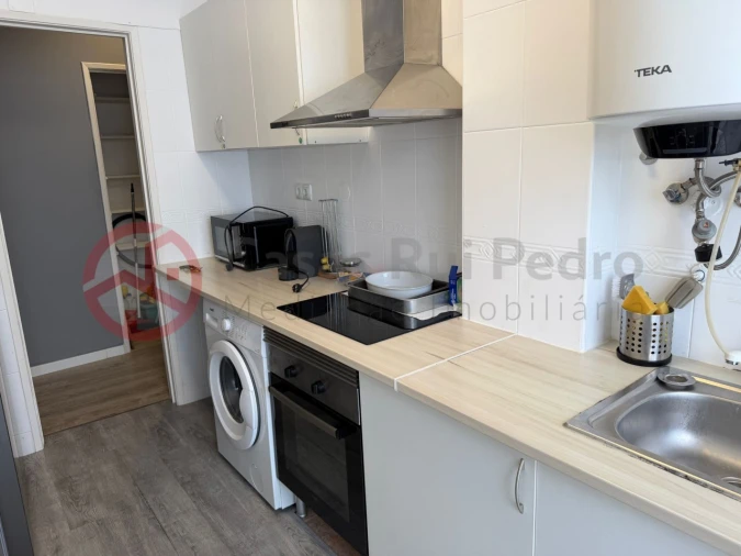 Apartamento T4 para Venda em Laranjeiro e Feijó Foto 3