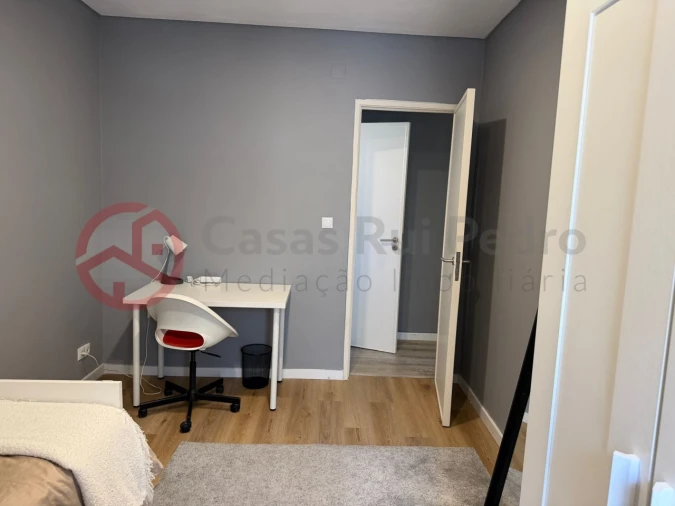 Apartamento T4 para Venda em Laranjeiro e Feijó Foto 12