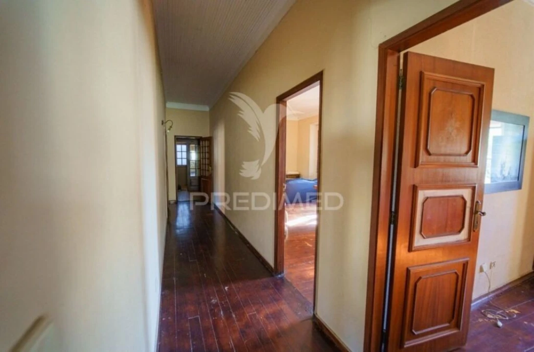 Moradia T8 para Venda em Oliveira, São Paio e São Sebastião Foto 4