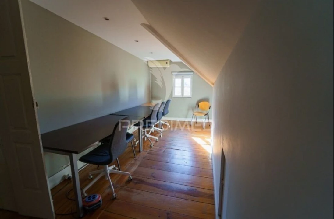 Moradia T8 para Venda em Oliveira, São Paio e São Sebastião Foto 16