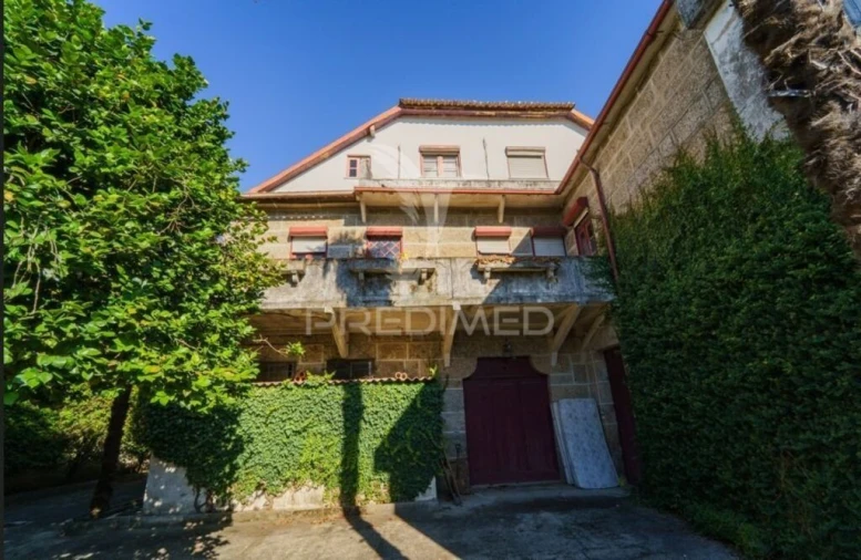 Moradia T8 para Venda em Oliveira, São Paio e São Sebastião Foto 1