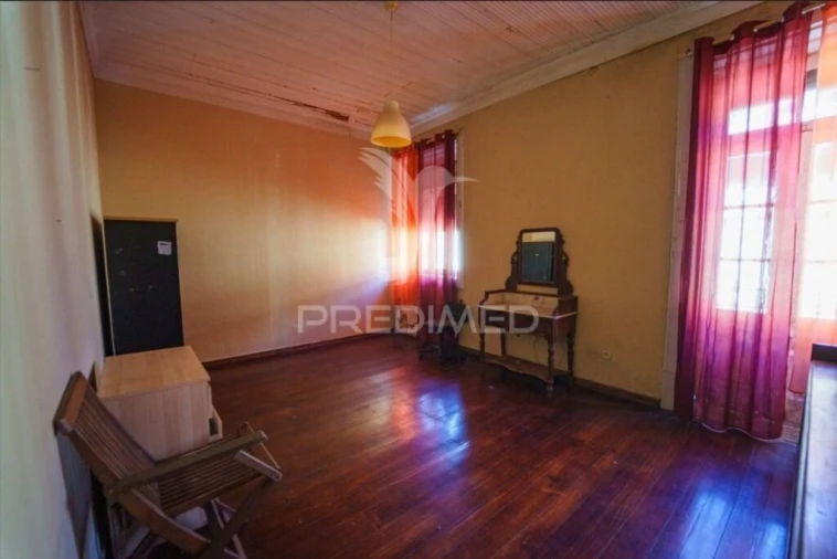 Moradia T8 para Venda em Oliveira, São Paio e São Sebastião Foto 8