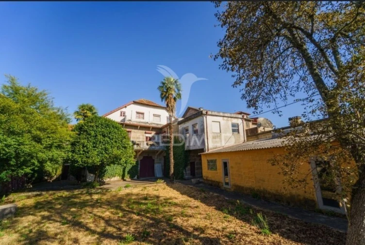 Moradia T8 para Venda em Oliveira, São Paio e São Sebastião Foto 11