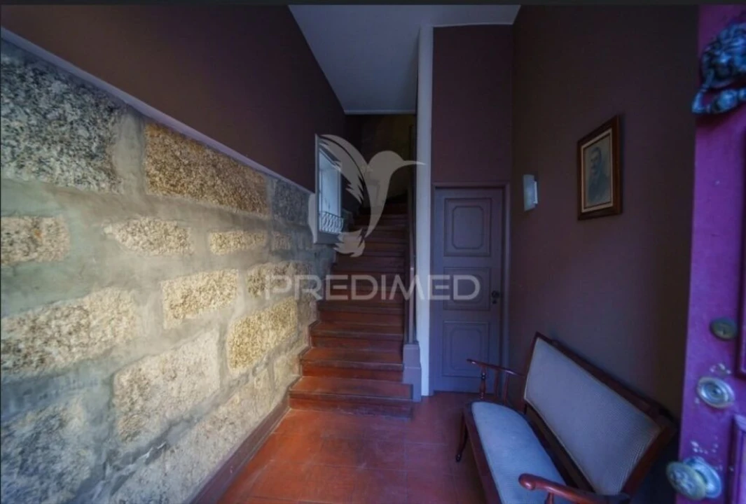 Moradia T8 para Venda em Oliveira, São Paio e São Sebastião Foto 2