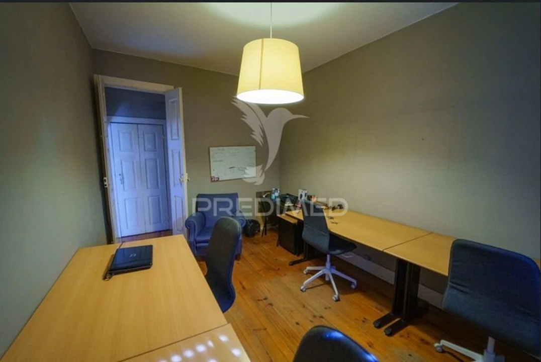 Moradia T8 para Venda em Oliveira, São Paio e São Sebastião Foto 17