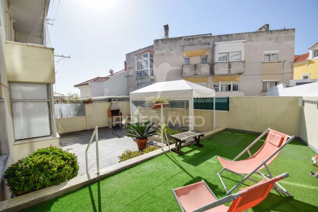Apartamento T3 para Venda em Carcavelos e Parede Foto 3