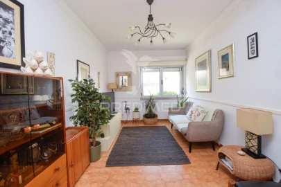 Apartamento T3 para Venda em Carcavelos e Parede