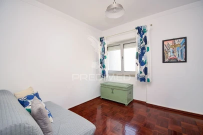 Apartamento T3 para Venda em Carcavelos e Parede