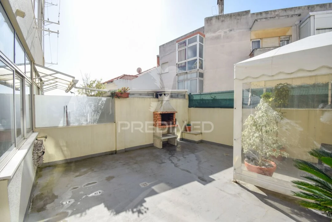 Apartamento T3 para Venda em Carcavelos e Parede Foto 6