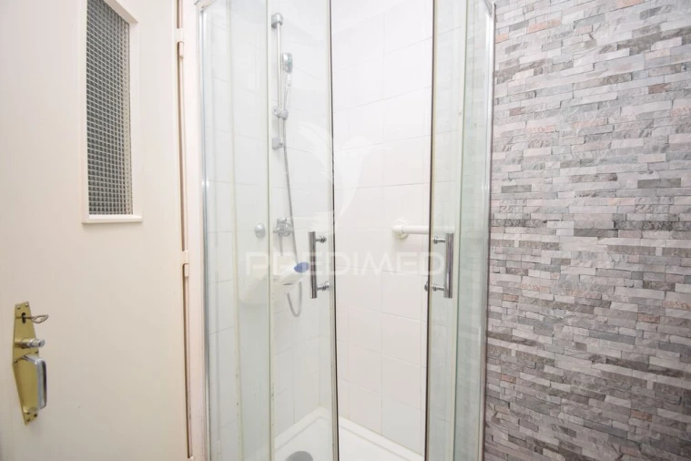 Apartamento T3 para Venda em Carcavelos e Parede Foto 17