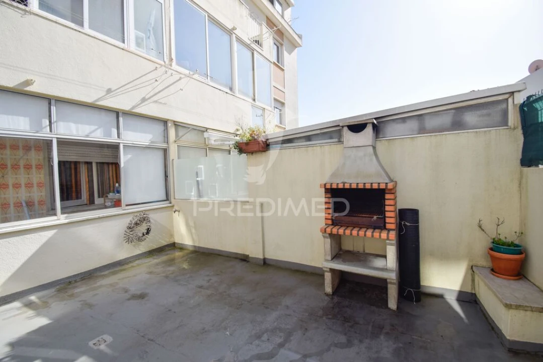 Apartamento T3 para Venda em Carcavelos e Parede Foto 7