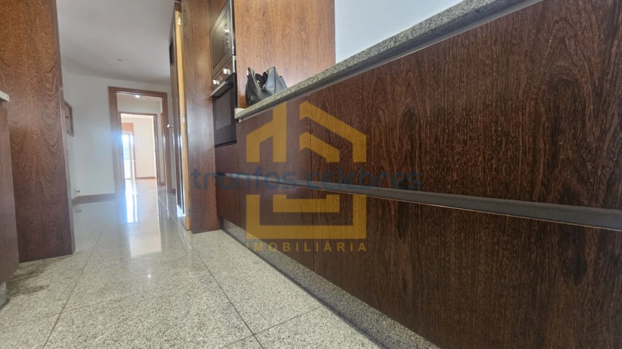 Apartamento T3 para Venda em Mindelo Foto 3