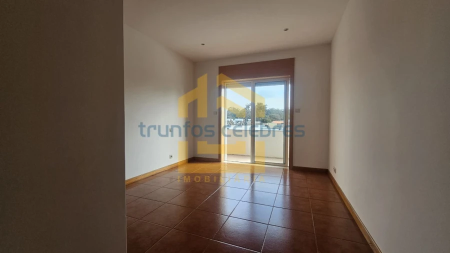 Apartamento T3 para Venda em Mindelo Foto 4