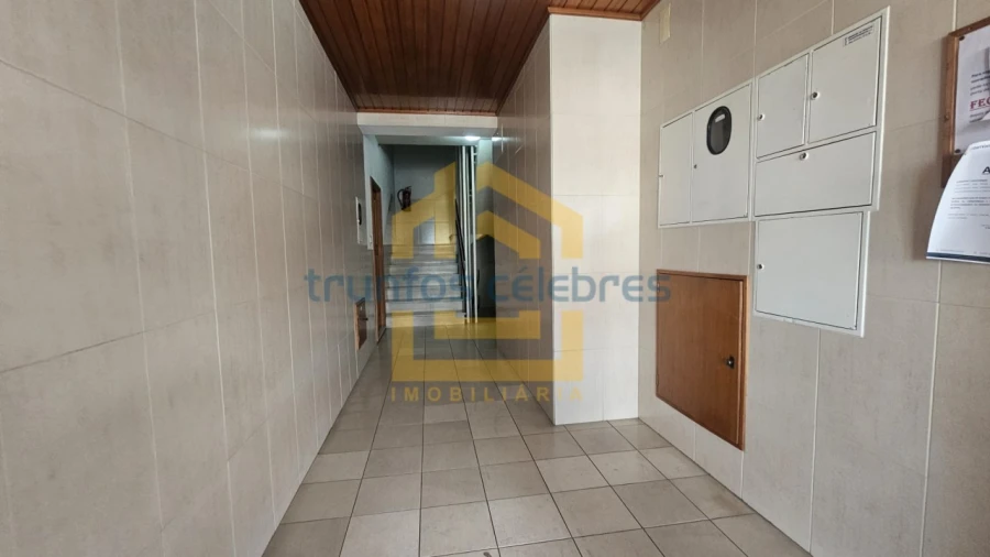 Apartamento T3 para Venda em Mindelo Foto 9