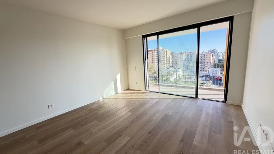 Apartamento T2 para Venda em Algés, Linda-A-Velha e Cruz Quebrada-Dafundo Foto 8