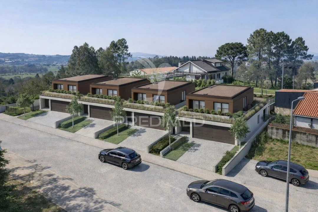 Moradia T4 para Venda em Lago Foto 1