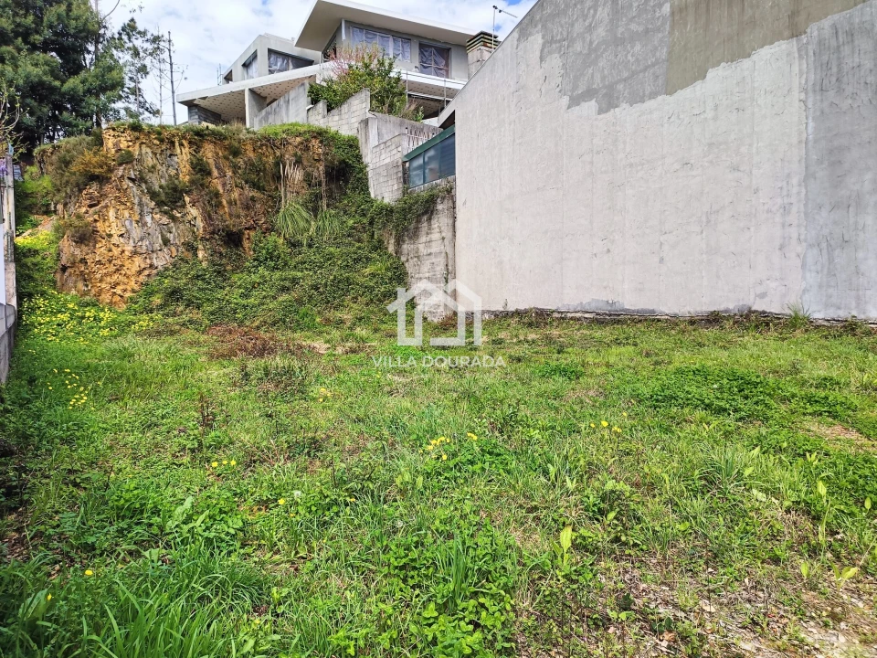 Terreno para Venda em Foz do Sousa e Covelo Foto 1