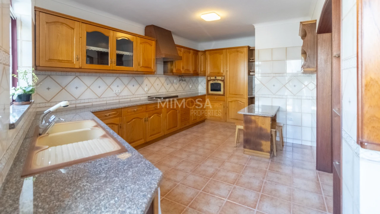 Moradia T4 para Venda em Bensafrim e Barão de São João Foto 6