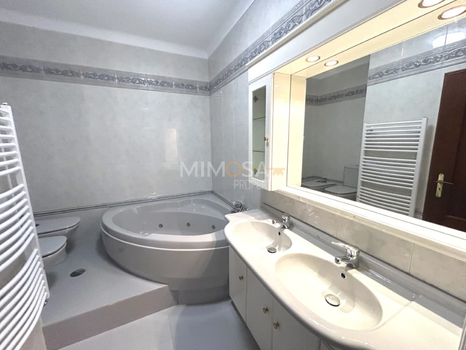 Moradia T4 para Venda em Bensafrim e Barão de São João Foto 17