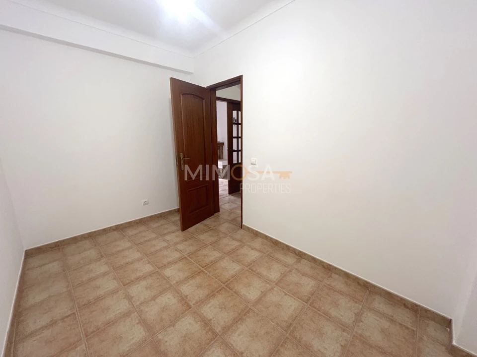 Moradia T4 para Venda em Bensafrim e Barão de São João Foto 12