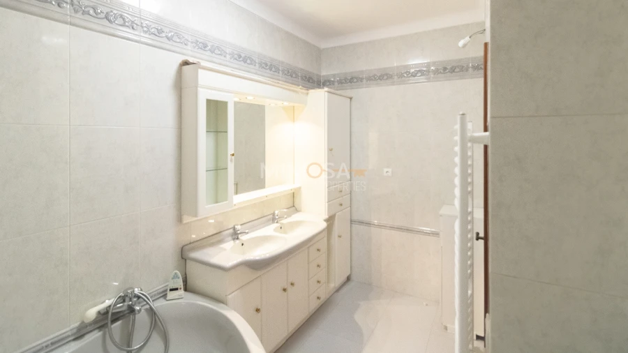 Moradia T4 para Venda em Bensafrim e Barão de São João Foto 22