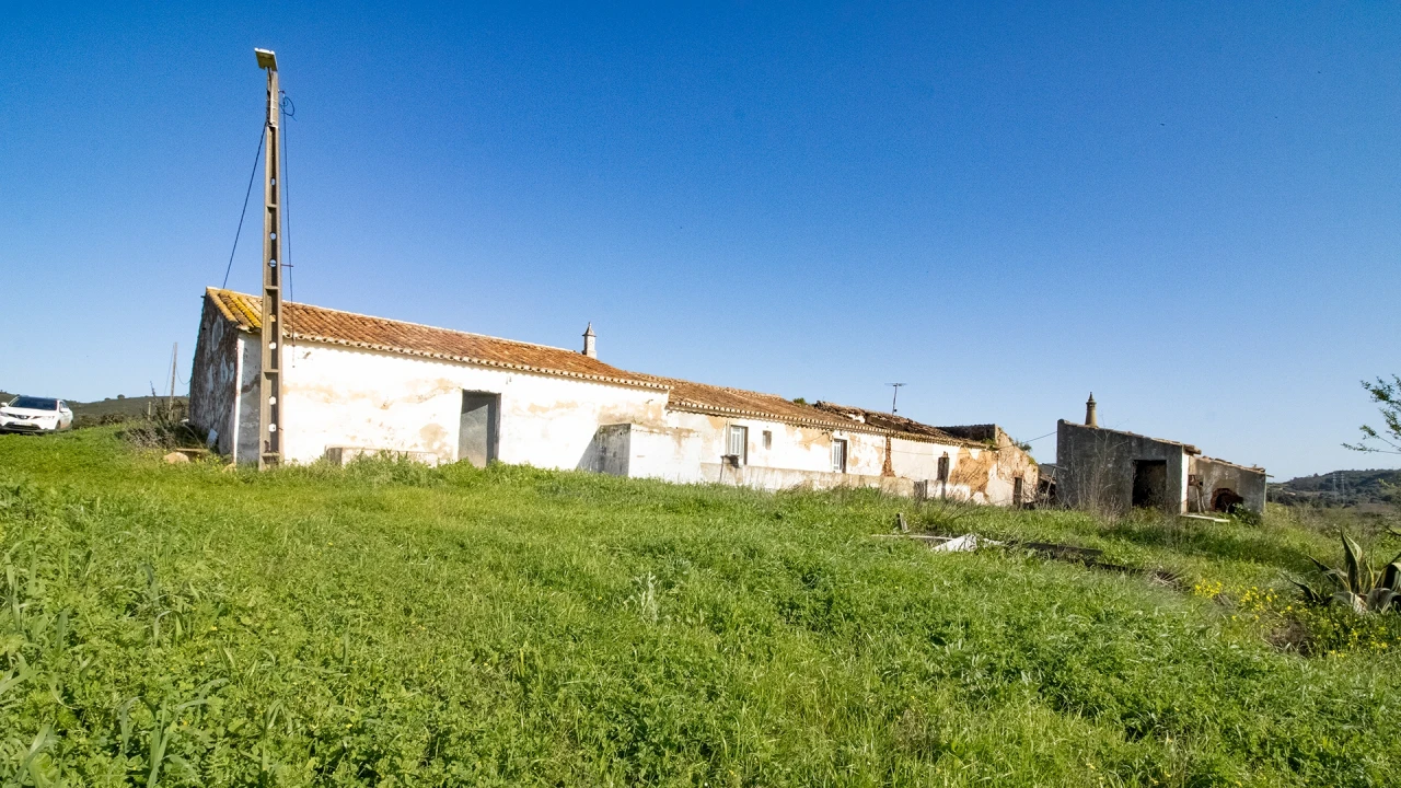 Moradia T0 para Venda em Bensafrim e Barão de São João Foto 1
