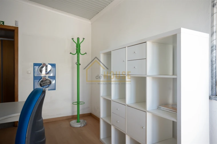 Armazém para Venda em Miragaia e Marteleira Foto 18