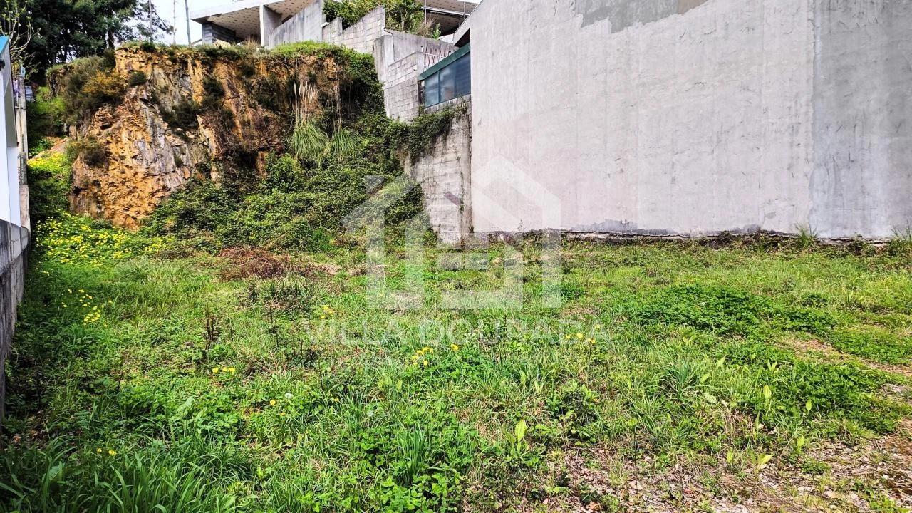 Terreno para Venda em Foz do Sousa e Covelo Foto 1