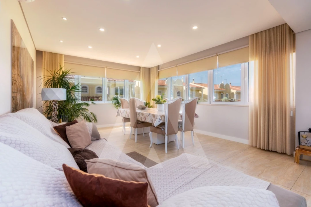 Moradia T4 para Venda em Quarteira Foto 10