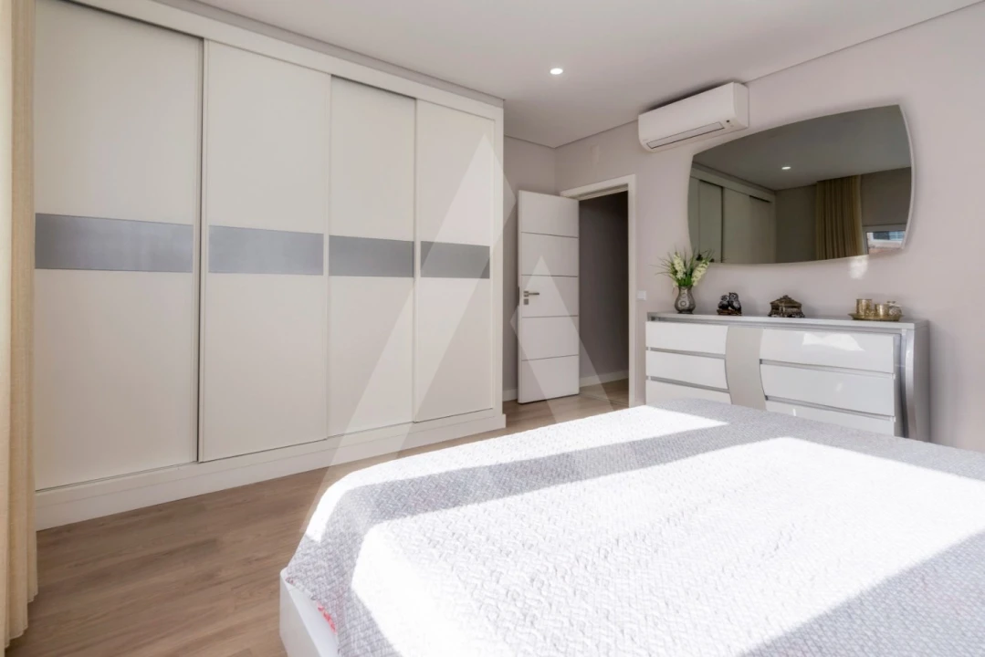 Moradia T4 para Venda em Quarteira Foto 30