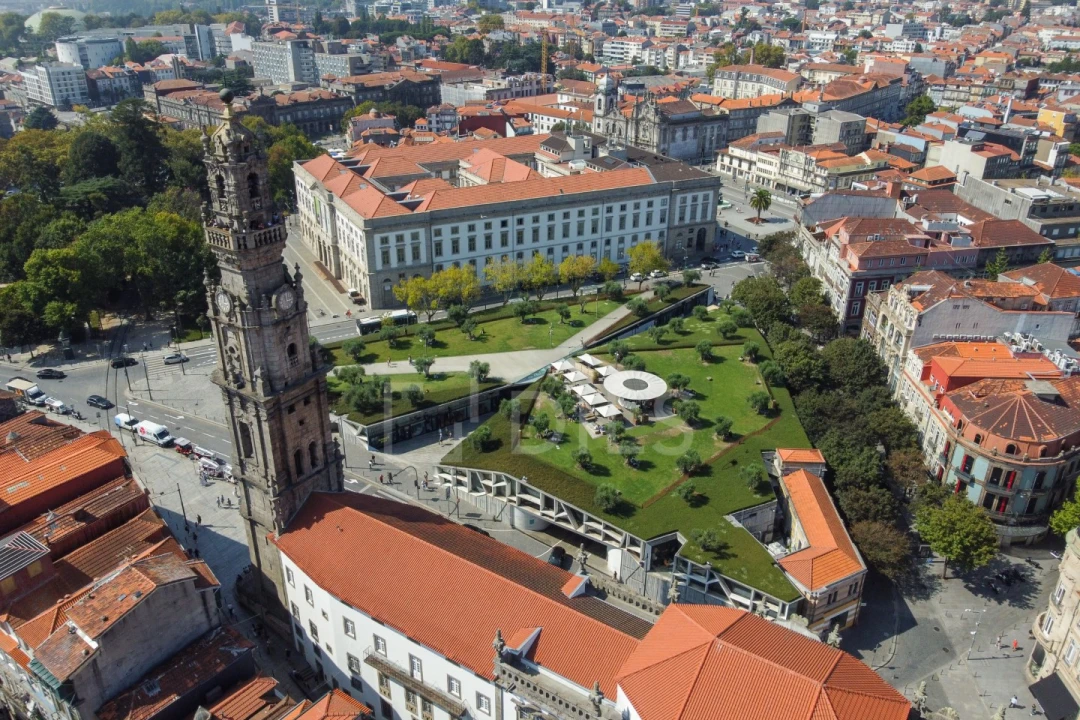Apartamento T4 para Venda em Lordelo do Ouro e Massarelos Foto 11