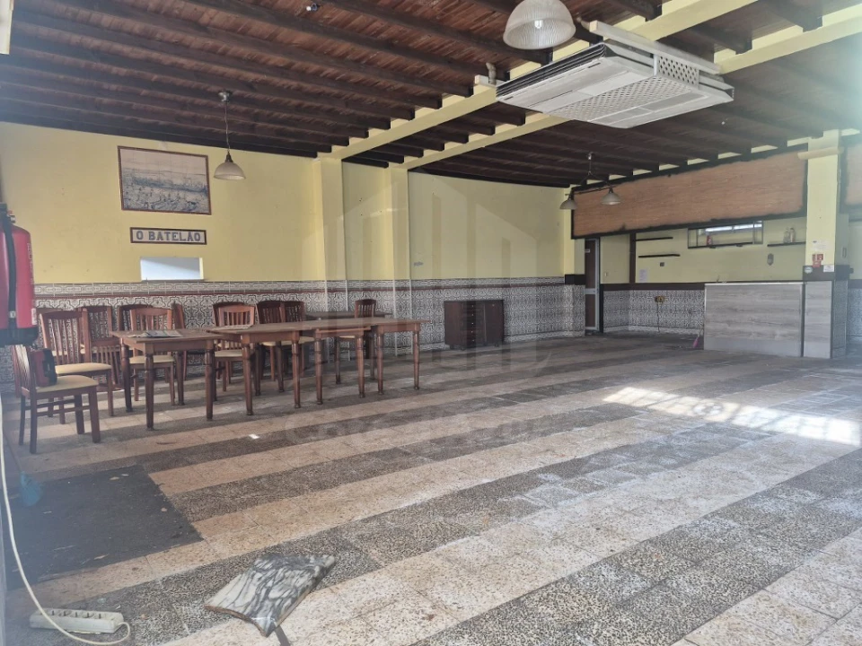 Loja para Venda em Gaio-Rosário e Sarilhos Pequenos Foto 2